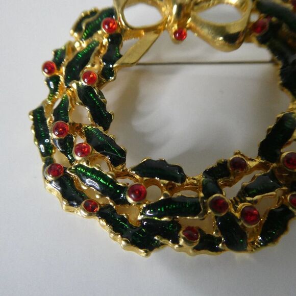 Christmas Holiday Holly Leaf Berry Wreath Bow Gold Tone Brooch Pin Xmas Winter - Picture 3 of 8